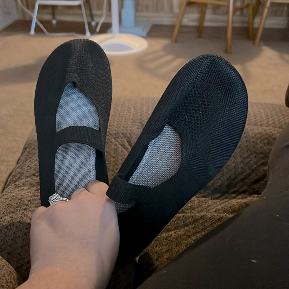 Black ballet flats